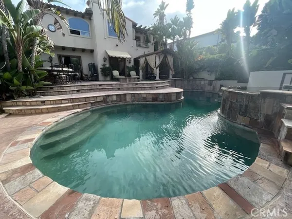 $2,750 | 1639 5th Street, Manhattan Beach, CA 90266