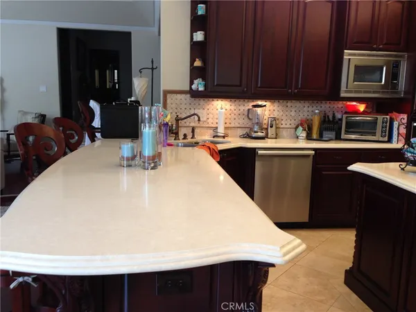 $2,750 | 1639 5th Street, Manhattan Beach, CA 90266