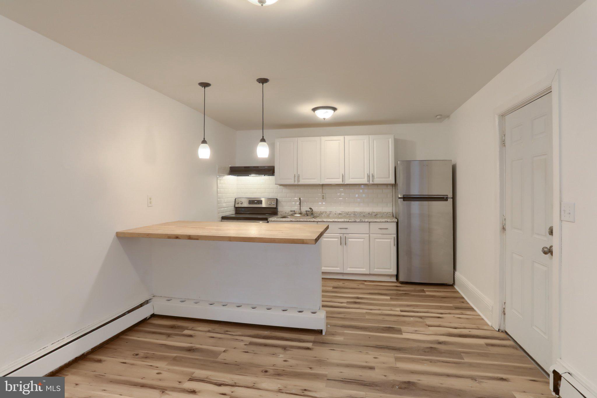 825 Scull Street Lebanon, PA 17046 - Photo 9 of 24 Eat-in kitchen with breakfast bar/prep island.