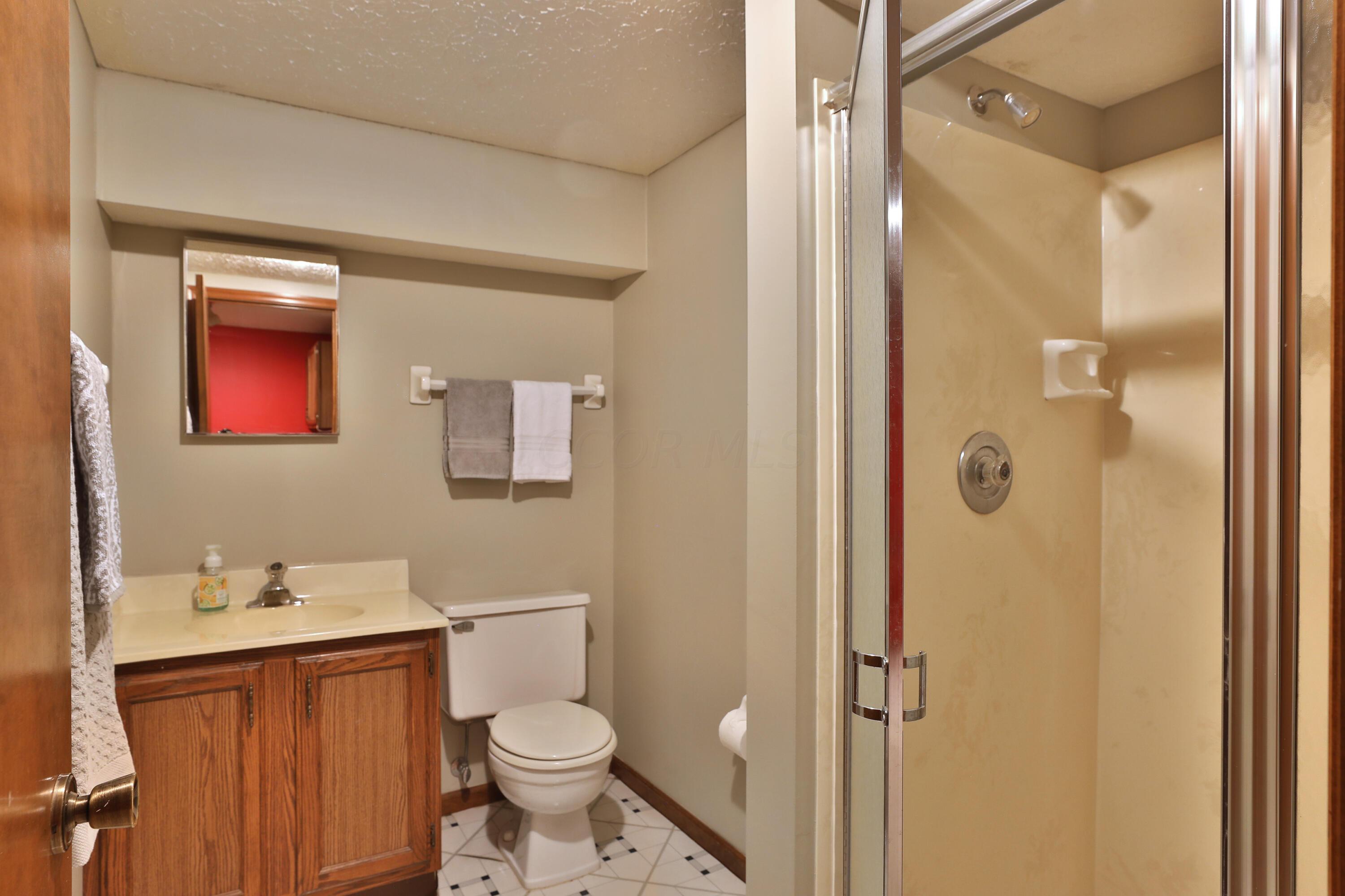 5365 Reed Road Columbus, OH 43235 - Photo 31 of 37 2nd Full Bathroom