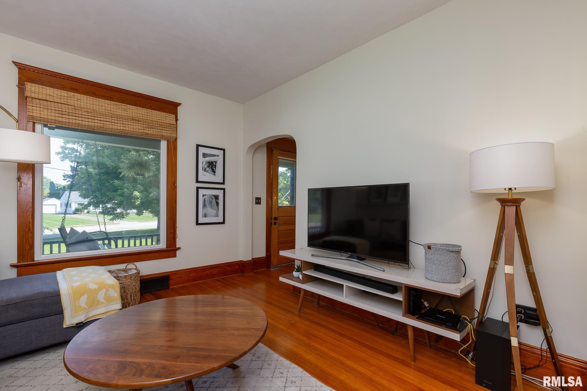 3403 Middle Road Davenport, IA 52803 - Photo 4 of 44 Gallery Image 4