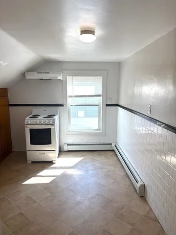 $1,300 | 638 Locust Street, Unit 2, Fall River, MA 02720