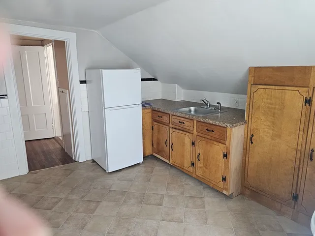 $1,300 | 638 Locust Street, Unit 2, Fall River, MA 02720