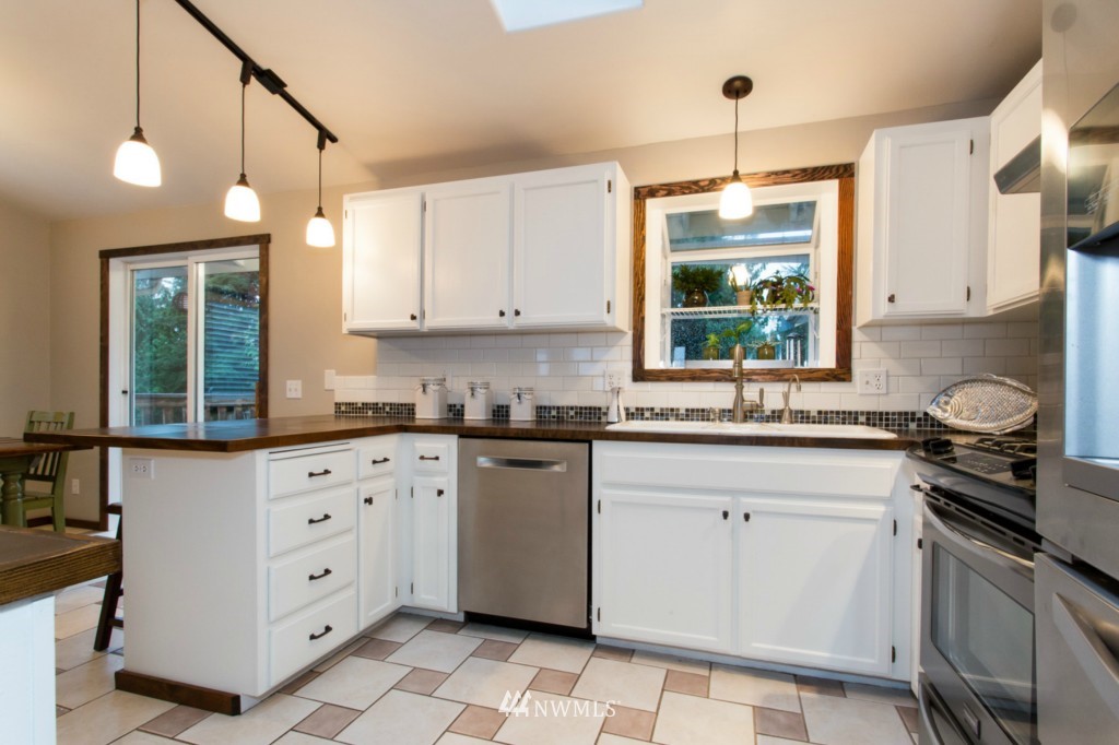 1331 Roma Road Bellingham, WA 98226 - Photo 11 of 24