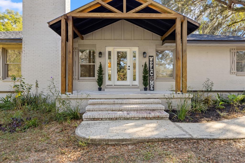 12414 Fort King Road Dade City, FL 33525 - Photo 11 of 60 a front view of a house