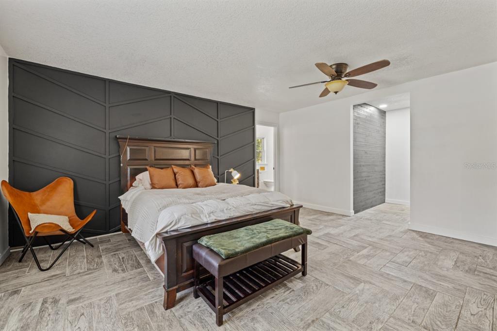 12414 Fort King Road Dade City, FL 33525 - Photo 29 of 60 a bedroom with a bed and chair