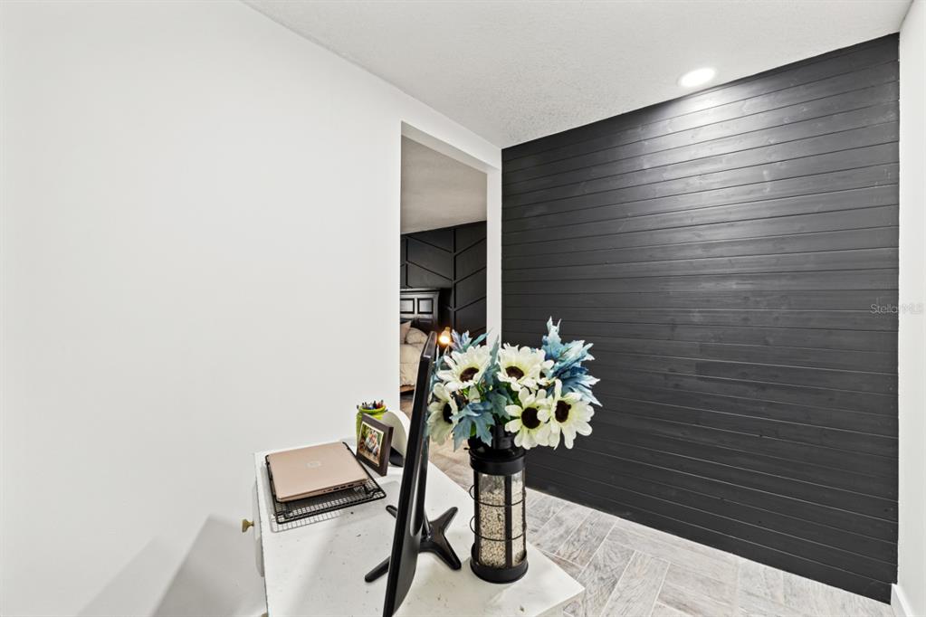 12414 Fort King Road Dade City, FL 33525 - Photo 32 of 60 a vase of flowers sitting on a table