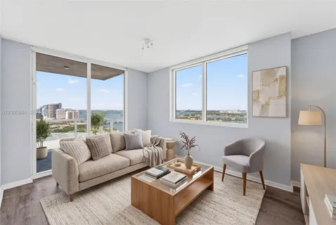 $800,000 | 244 Biscayne Boulevard, Unit 3702, Miami, FL 33132