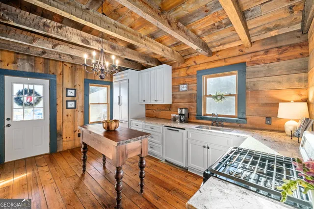 $395,000 | 28 Ayersville Road, Toccoa, GA 30577