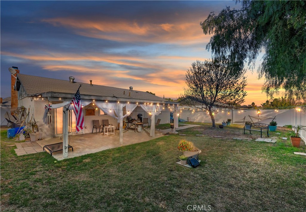 25143 Sugar Hill Road Moreno Valley, CA 92553 - Photo 2 of 28 a view of a entertaining space
