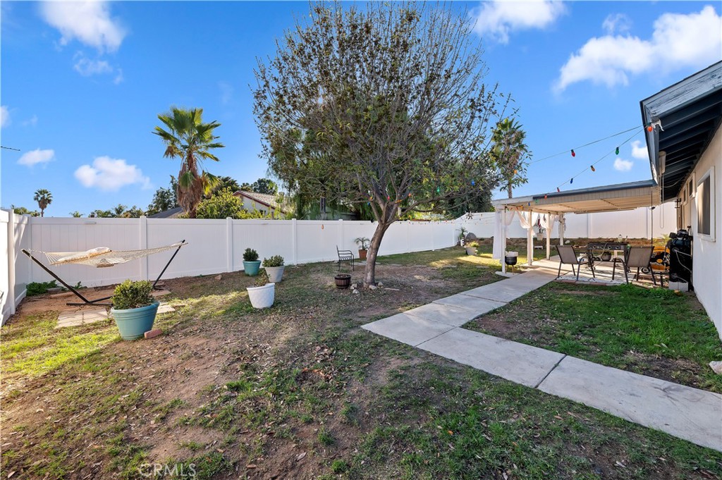 25143 Sugar Hill Road Moreno Valley, CA 92553 - Photo 26 of 28 a view of a park with swings