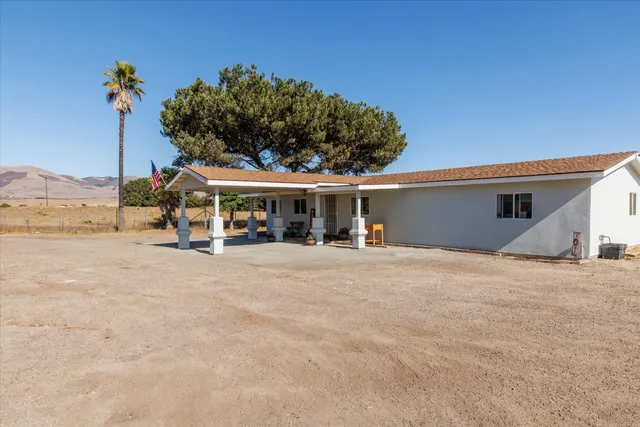 front view of house with a yard