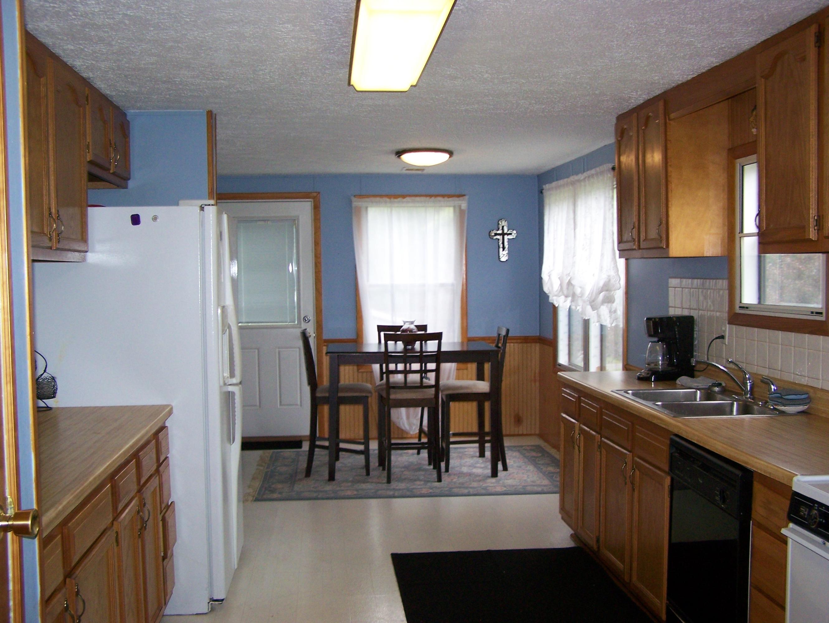 9513 Raccoon Woods Road Heiskell, TN 37754 - Photo 3 of 10 Raccoon Woods LR to Kitchen view