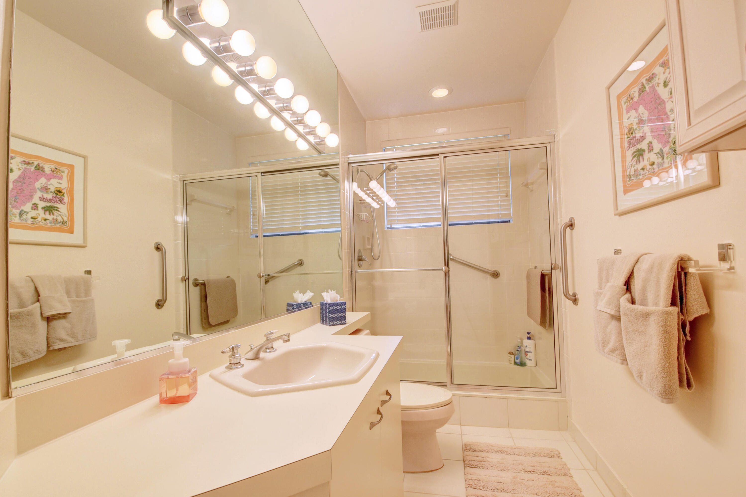 21181 Clubside Drive, Unit D Boca Raton, FL 33434 - Photo 30 of 55 guest bath