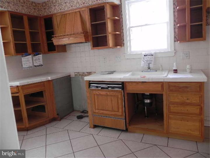 461 Sherman Road Springfield, PA 19064 - Photo 4 of 8