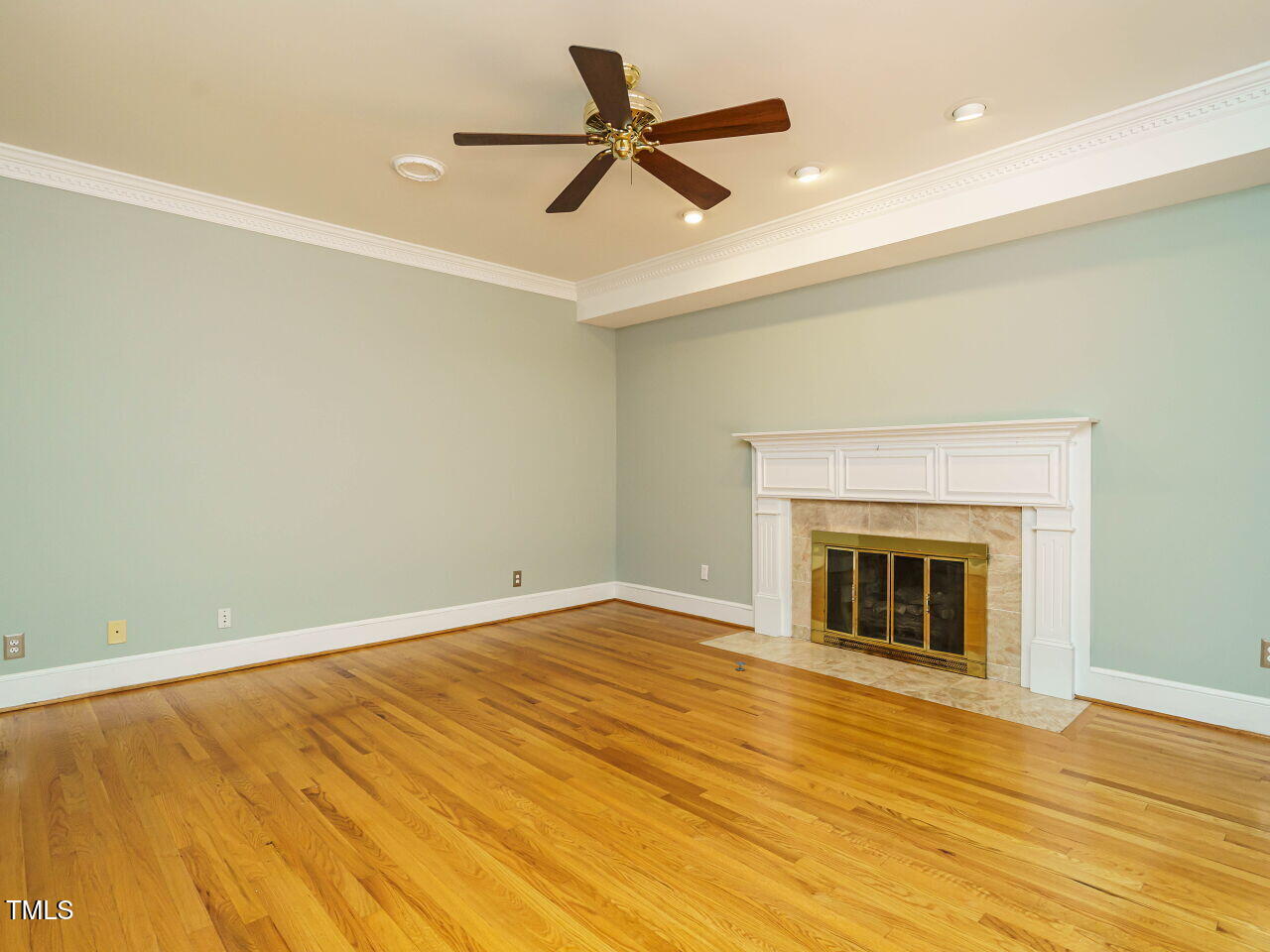 4204 Thetford Road Durham, NC 27707 - Photo 11 of 42 011-1280x960-living-room