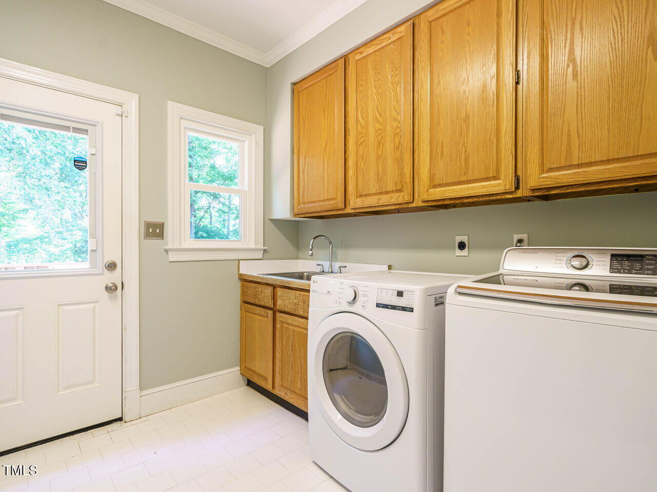 4204 Thetford Road Durham, NC 27707 - Photo 19 of 42 020-1280x960-laundry-room