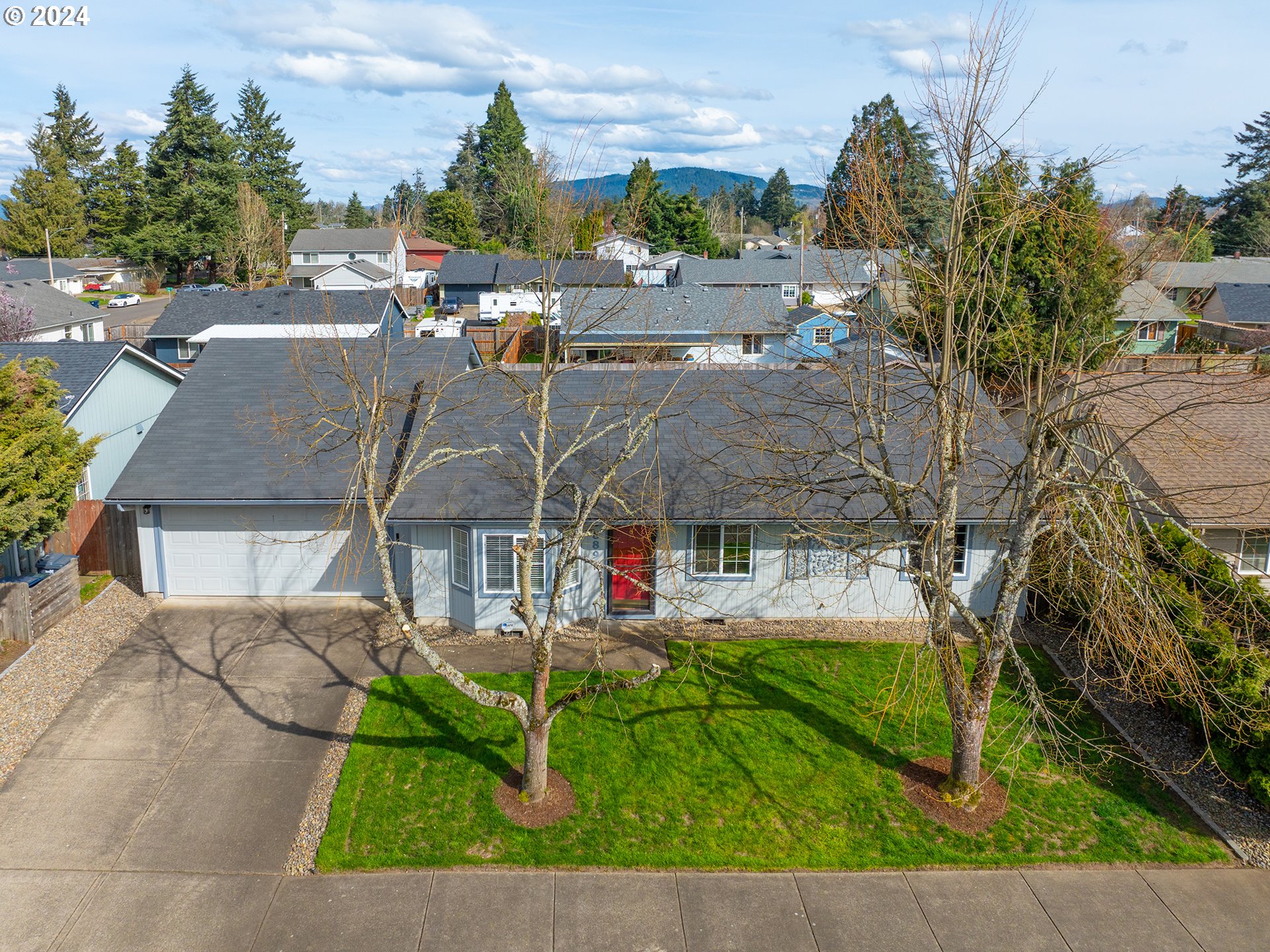 889 Aldridge Place Springfield, OR 97478 - Photo 36 of 46 a view of multiple houses with a yard