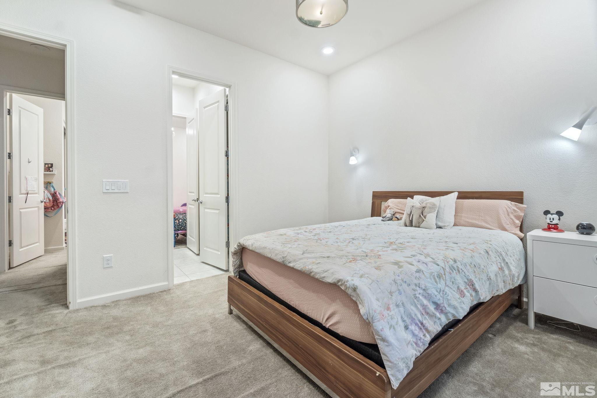 9401 Flying Horse Road Reno, NV 89521 - Photo 29 of 40 a bedroom with a bed and a table