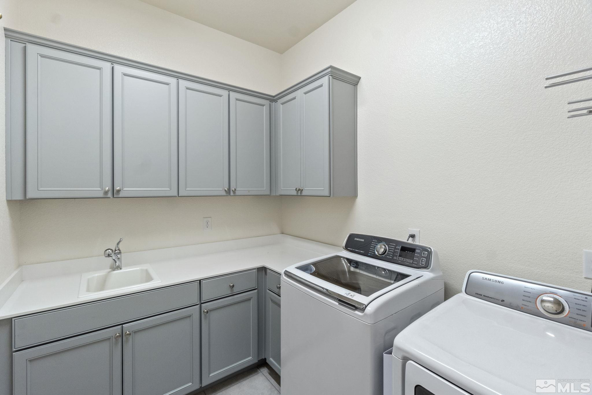 9401 Flying Horse Road Reno, NV 89521 - Photo 35 of 40 a utility room with dryer and washer
