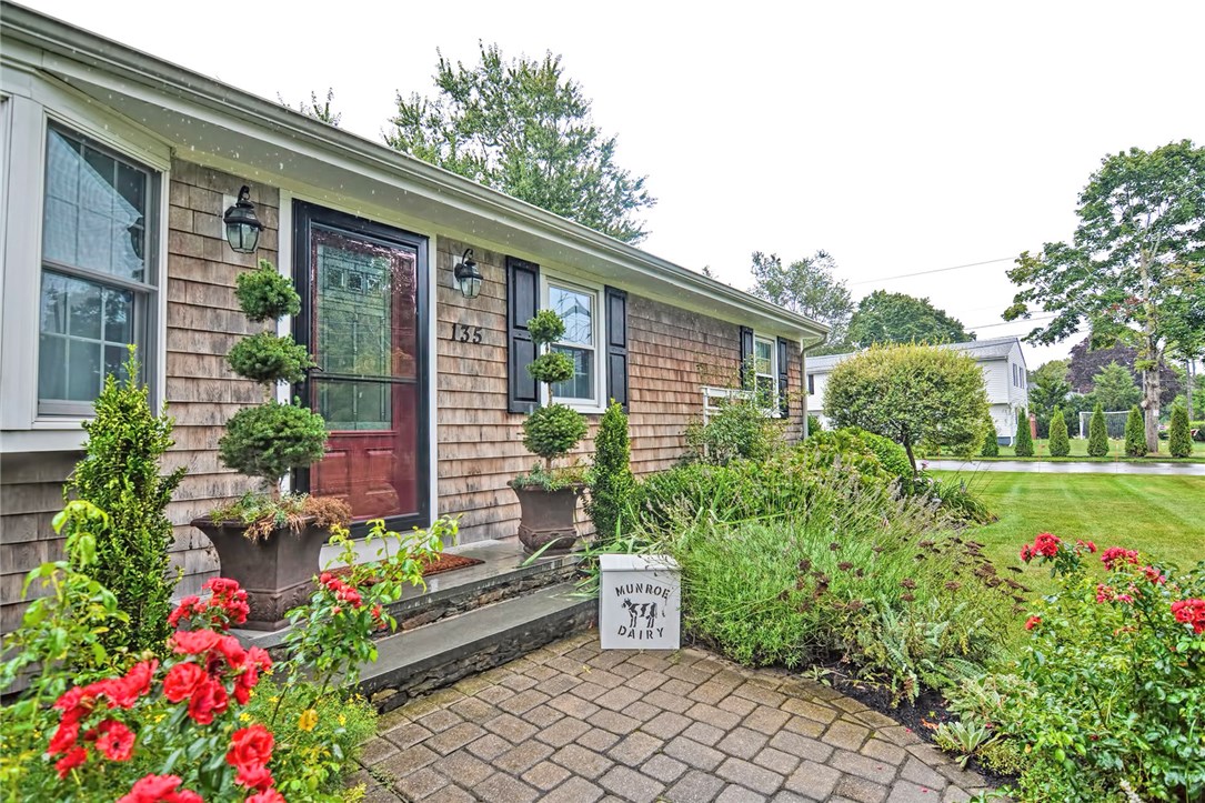 135 Sowams Road Barrington, RI 02806 - Photo 2 of 33 Gallery Image 2