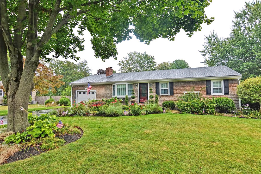 135 Sowams Road Barrington, RI 02806 - Photo 4 of 33 Gallery Image 4