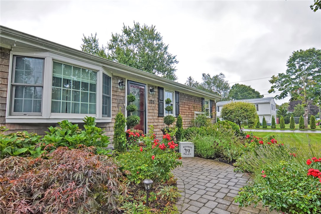 135 Sowams Road Barrington, RI 02806 - Photo 5 of 33 Gallery Image 5