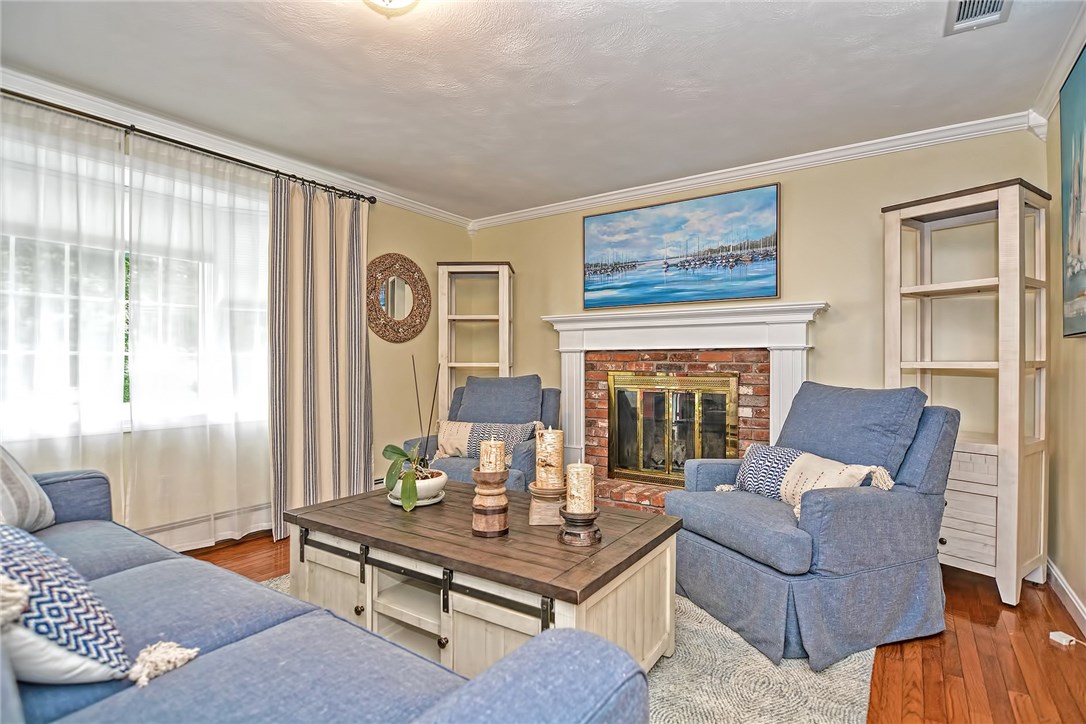 135 Sowams Road Barrington, RI 02806 - Photo 8 of 33 Gallery Image 8