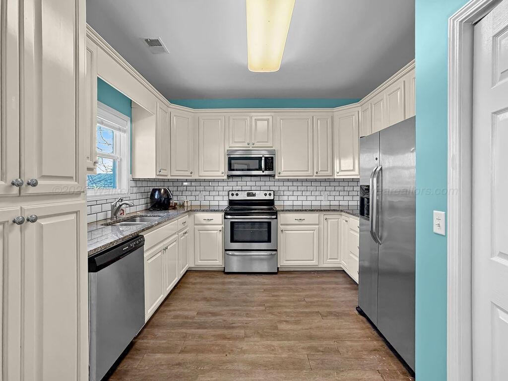 188 Meadowlark Road Winfield, AL 35594 - Photo 11 of 26 galley kitchen