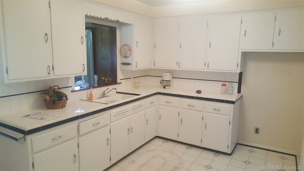 42150 Hayes Road Clinton Township, MI 48038 - Photo 7 of 21 31351550-6.JPG