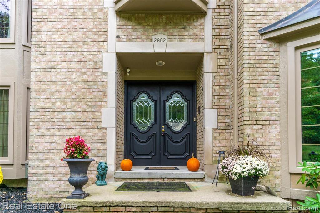 2802 Eagle Drive Rochester Hills, MI 48309 - Photo 3 of 78