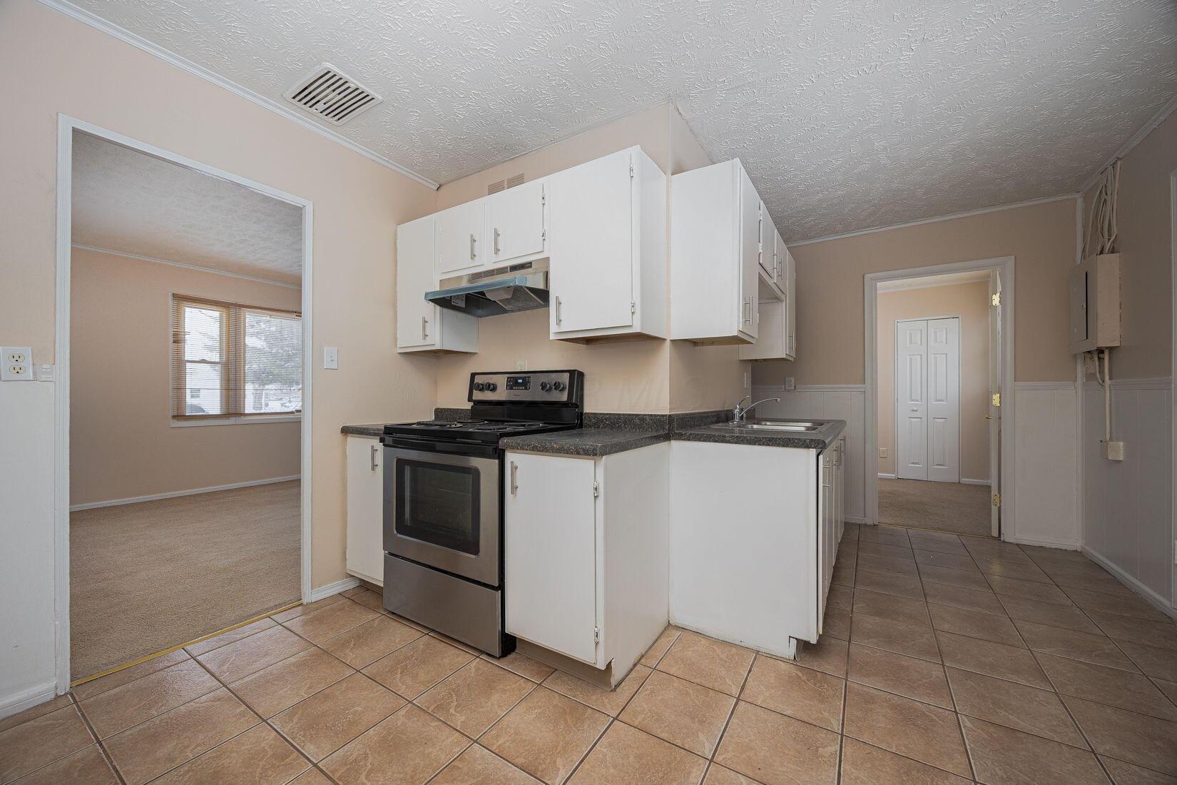 1134 South Hampton Road Columbus, OH 43227 - Photo 11 of 31 Kitchen