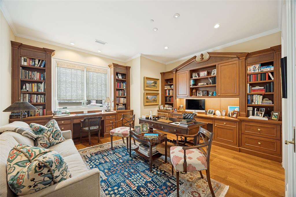 8511 Edgemere Road, Unit 201 Dallas, TX 75225 - Photo 29 of 37 Gallery Image 29