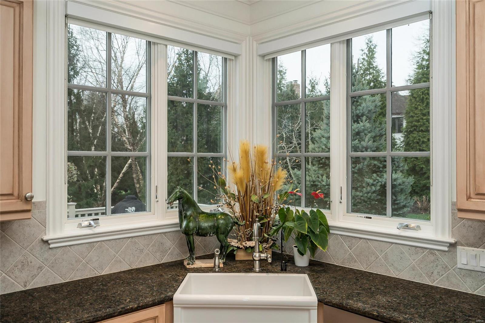 2 Radnor Road Huntleigh, MO 63131 - Photo 11 of 40