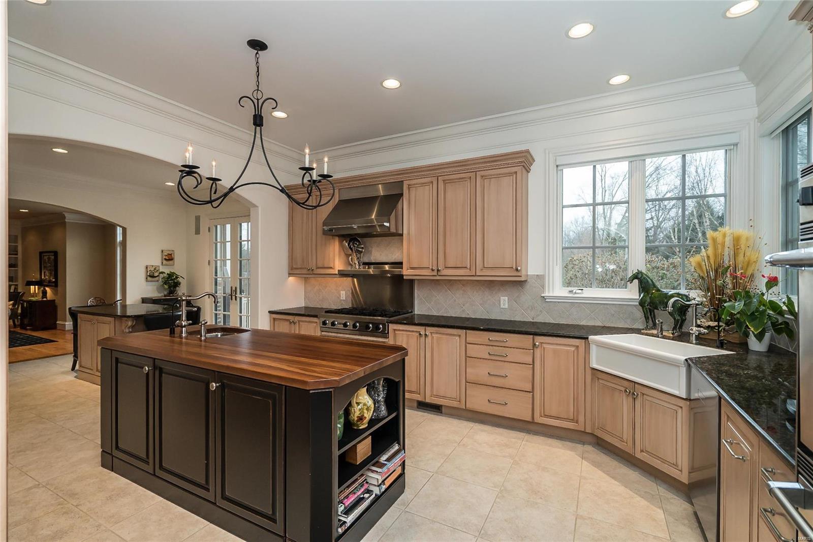 2 Radnor Road Huntleigh, MO 63131 - Photo 12 of 40