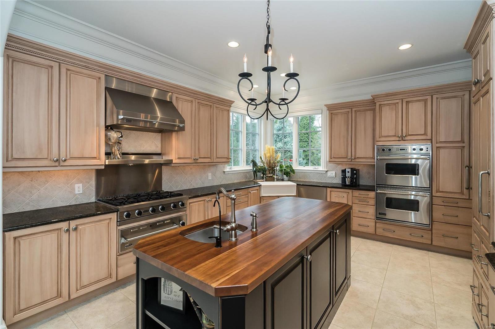 2 Radnor Road Huntleigh, MO 63131 - Photo 13 of 40