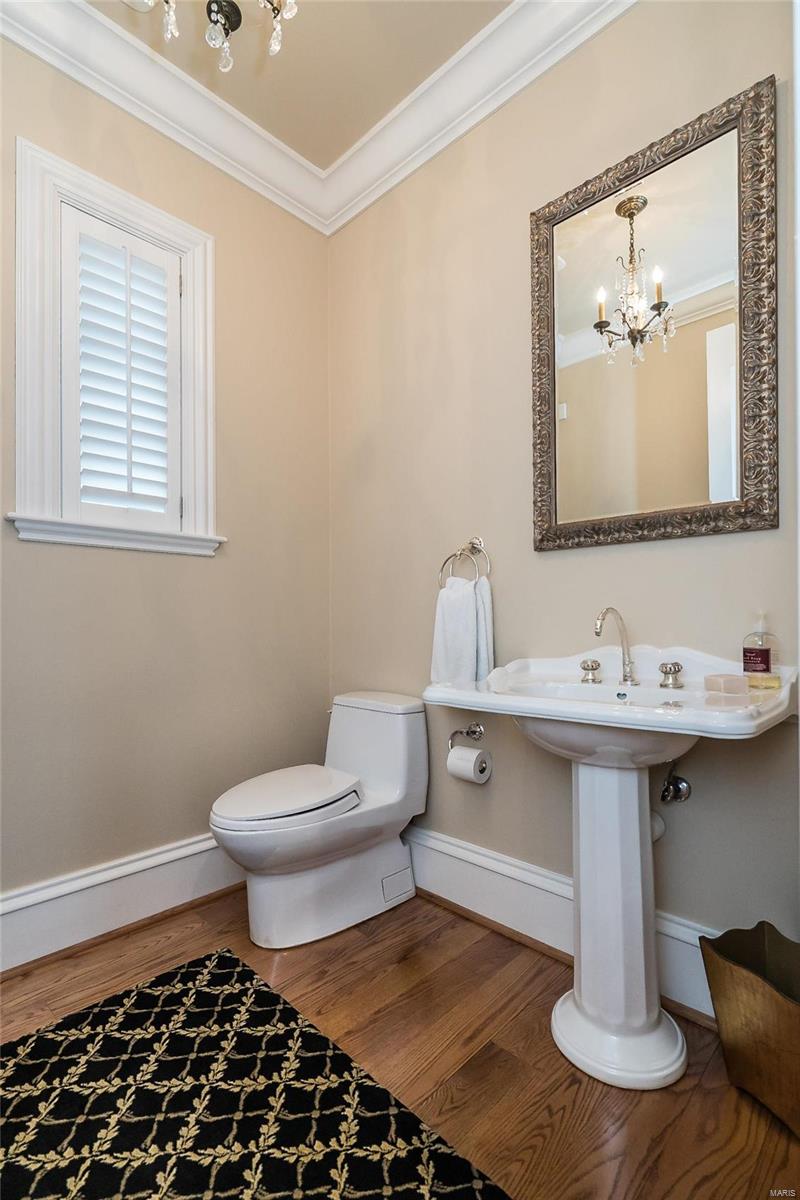 2 Radnor Road Huntleigh, MO 63131 - Photo 18 of 40