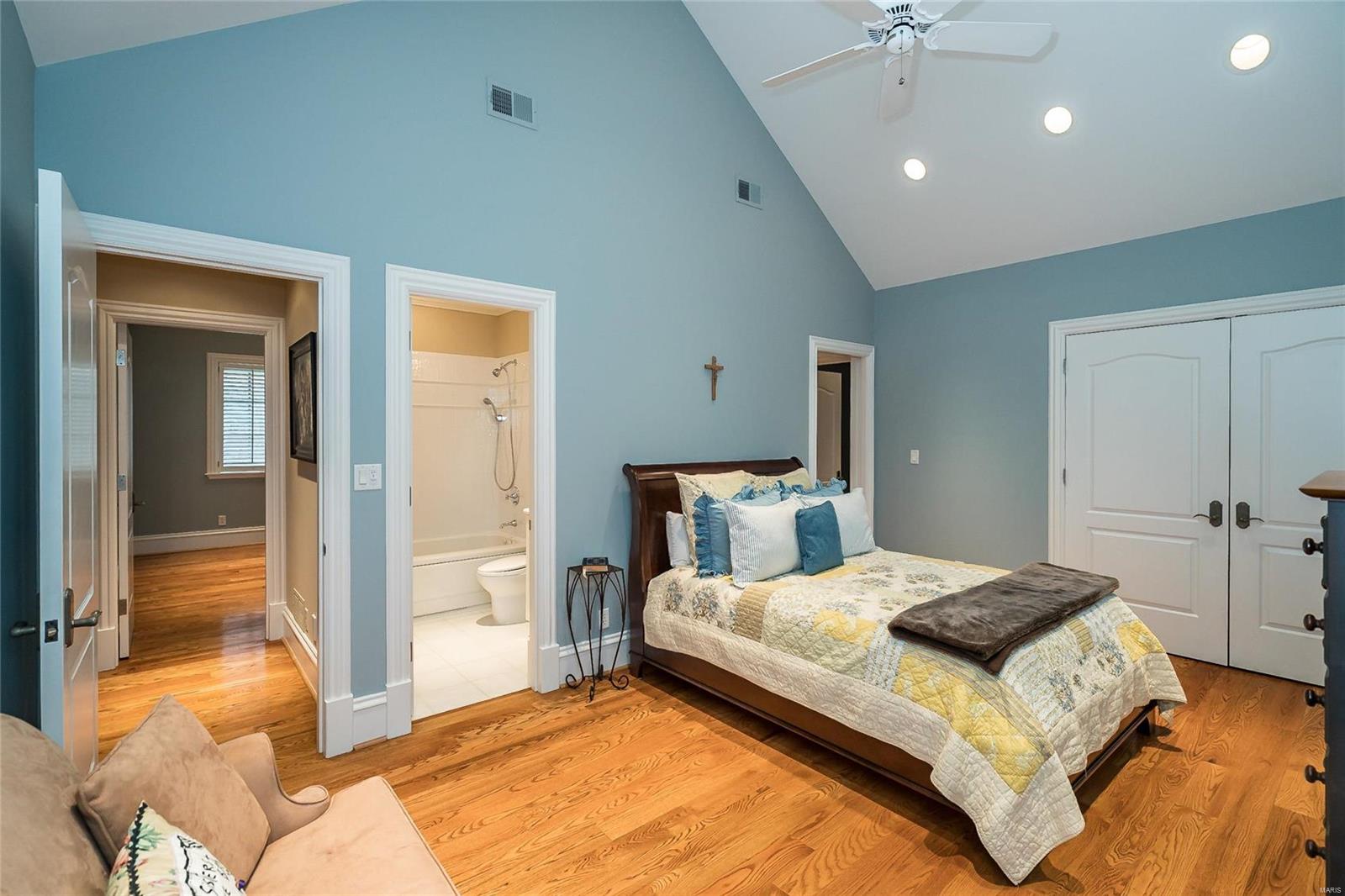 2 Radnor Road Huntleigh, MO 63131 - Photo 25 of 40