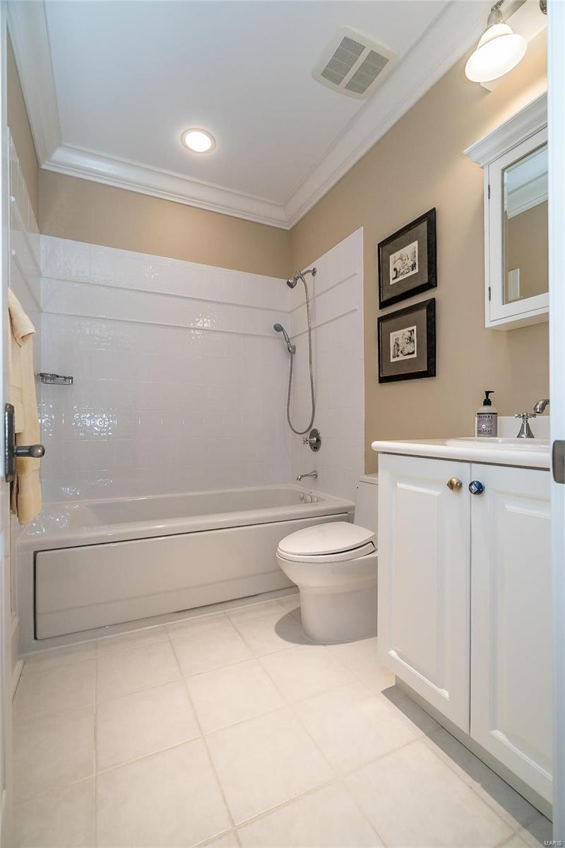 2 Radnor Road Huntleigh, MO 63131 - Photo 26 of 40