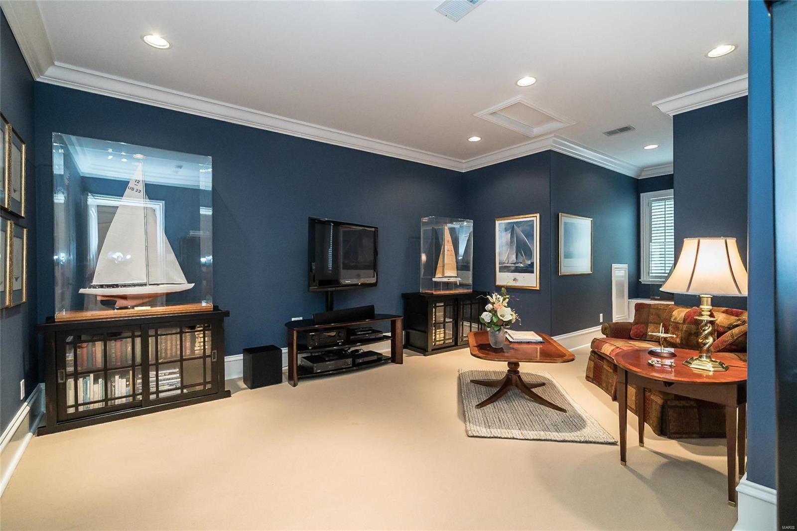 2 Radnor Road Huntleigh, MO 63131 - Photo 27 of 40