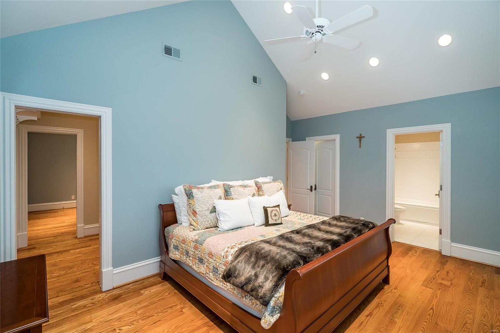 2 Radnor Road Huntleigh, MO 63131 - Photo 29 of 40