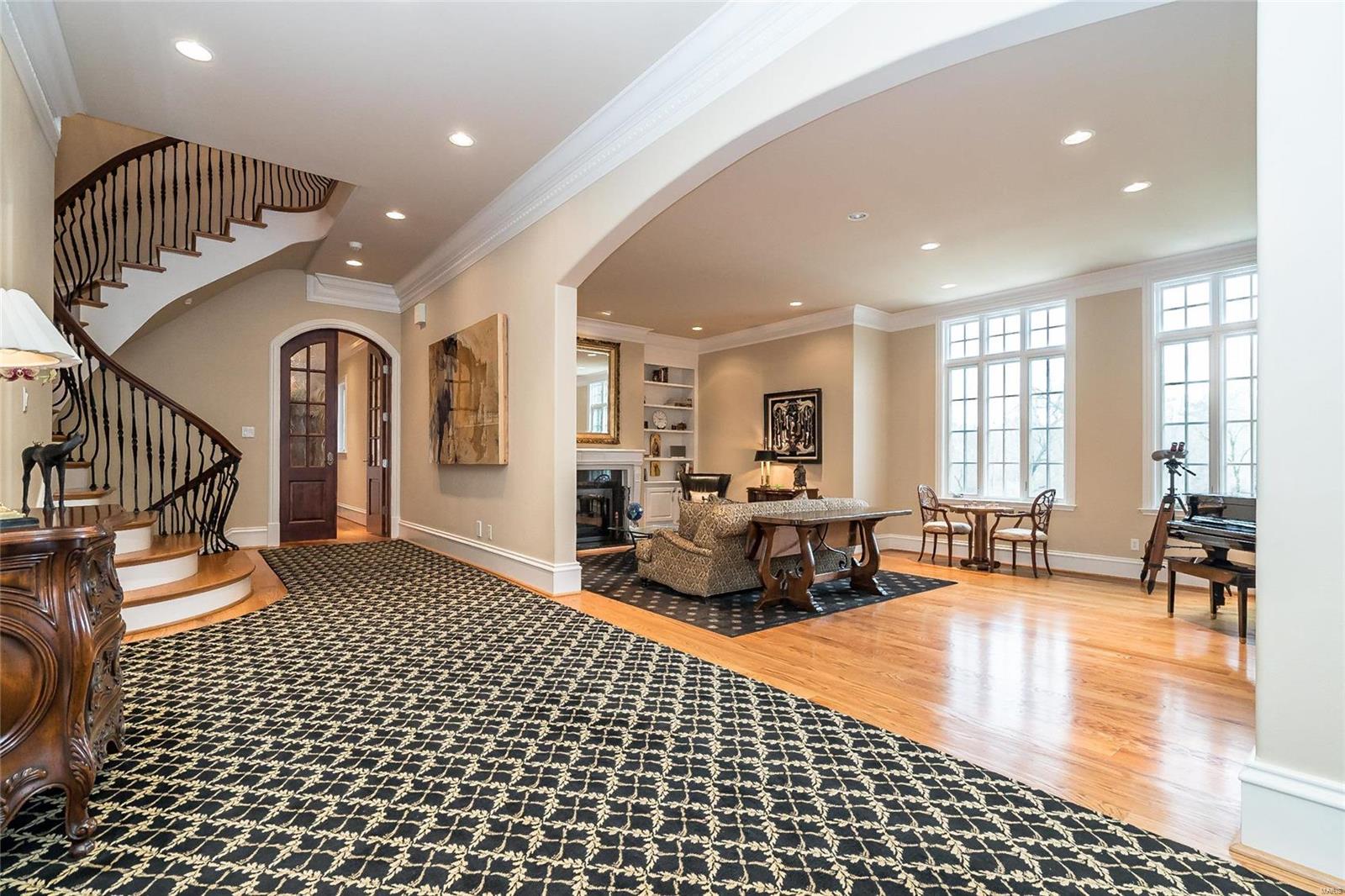 2 Radnor Road Huntleigh, MO 63131 - Photo 4 of 40