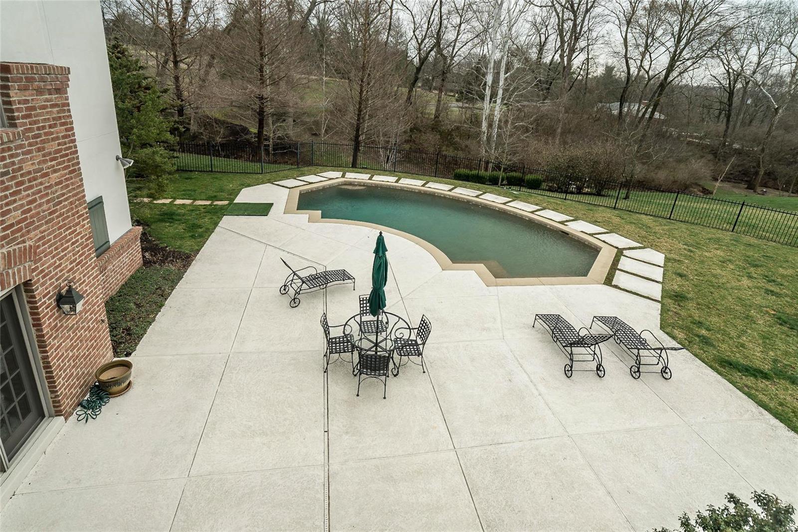 2 Radnor Road Huntleigh, MO 63131 - Photo 36 of 40