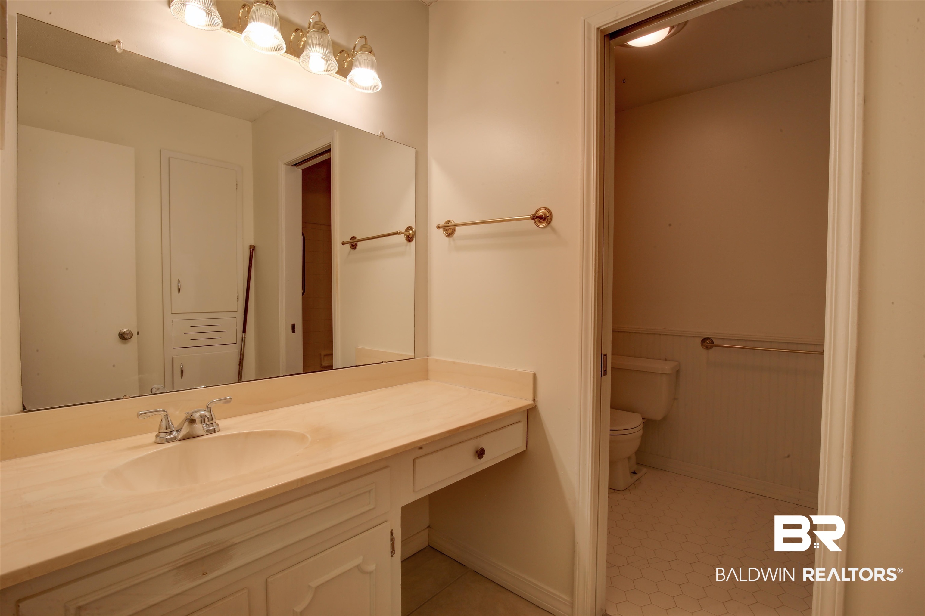 207 South Mobile Street, Unit 211 Fairhope, AL 36532 - Photo 8 of 8