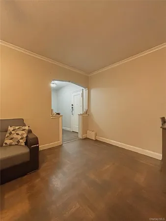 a view of livingroom with furniture