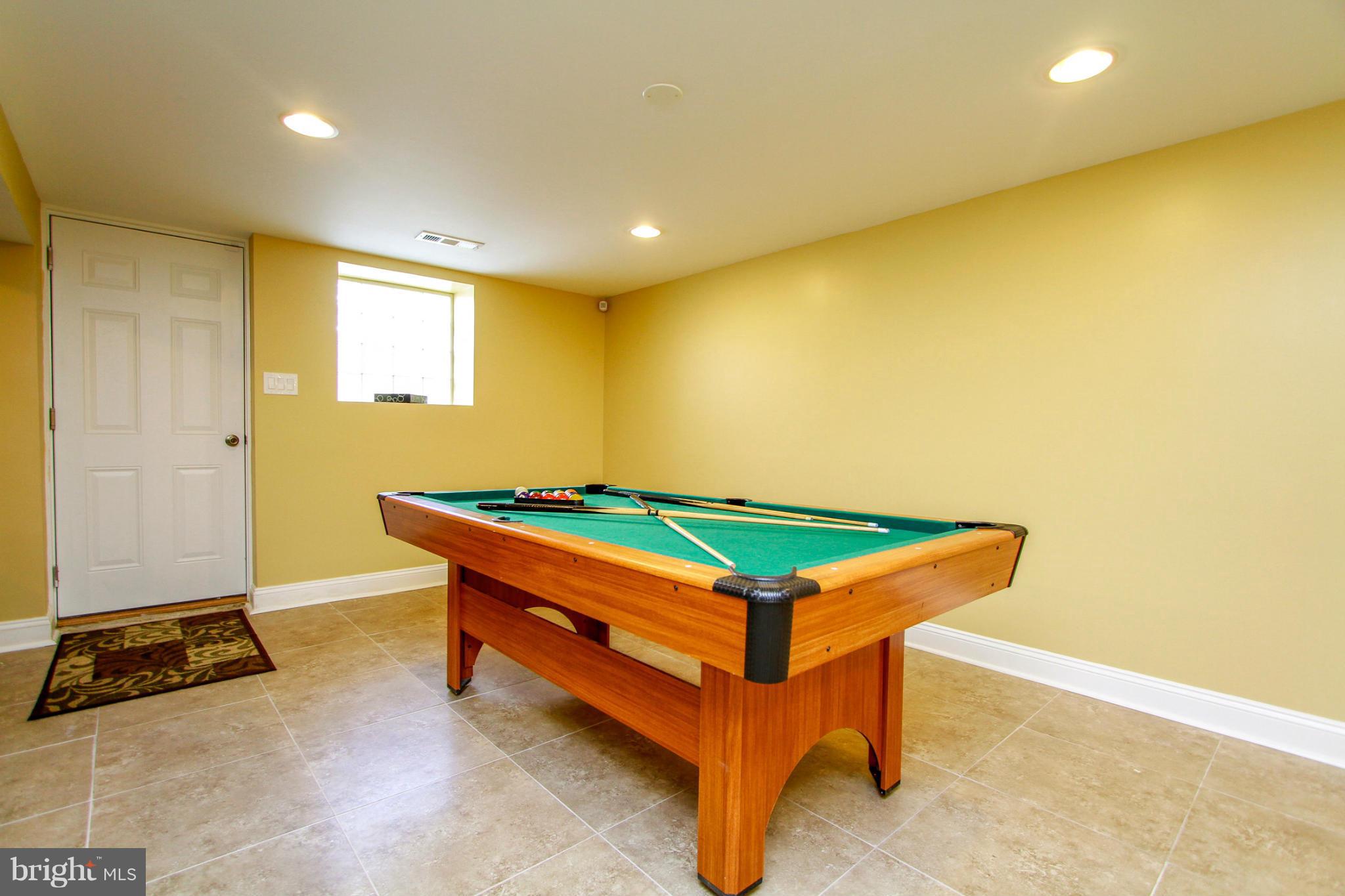 6202 Collinsway Road Baltimore, MD 21228 - Photo 19 of 30 a room with pool table