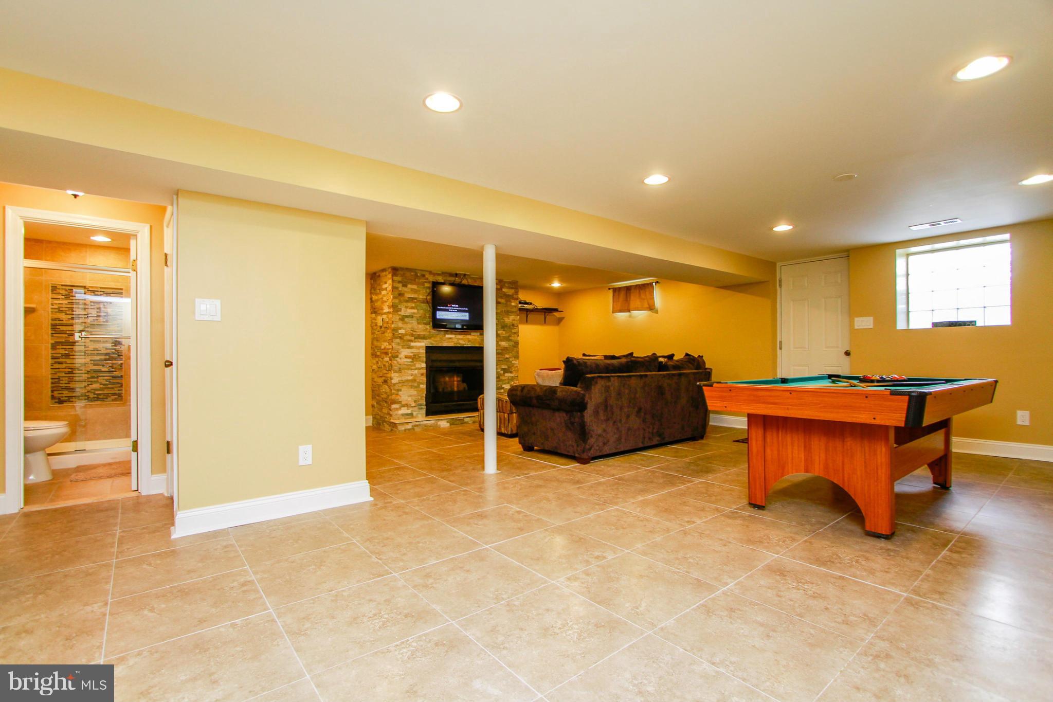 6202 Collinsway Road Baltimore, MD 21228 - Photo 23 of 30 a lobby with furniture and a rug
