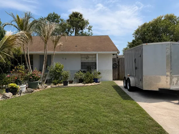 $290,000 | 44 Southeast Mead Place, Stuart, FL 34997