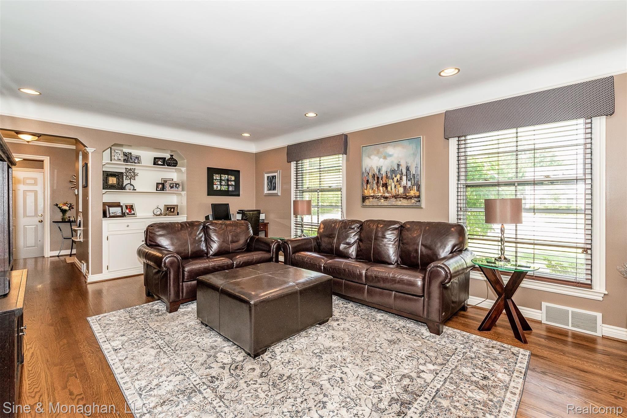 1071 North Oxford Road Grosse Pointe, MI 48236 - Photo 6 of 38 DSC_7891.jpg