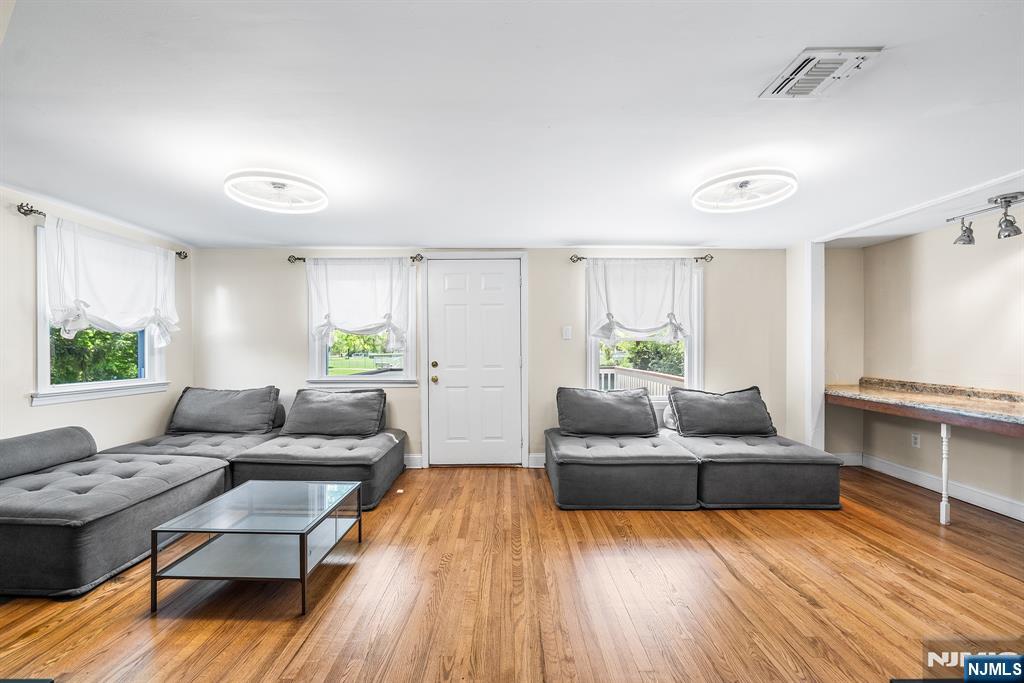 124 Crain Road Paramus, NJ 07652 - Photo 31 of 48
